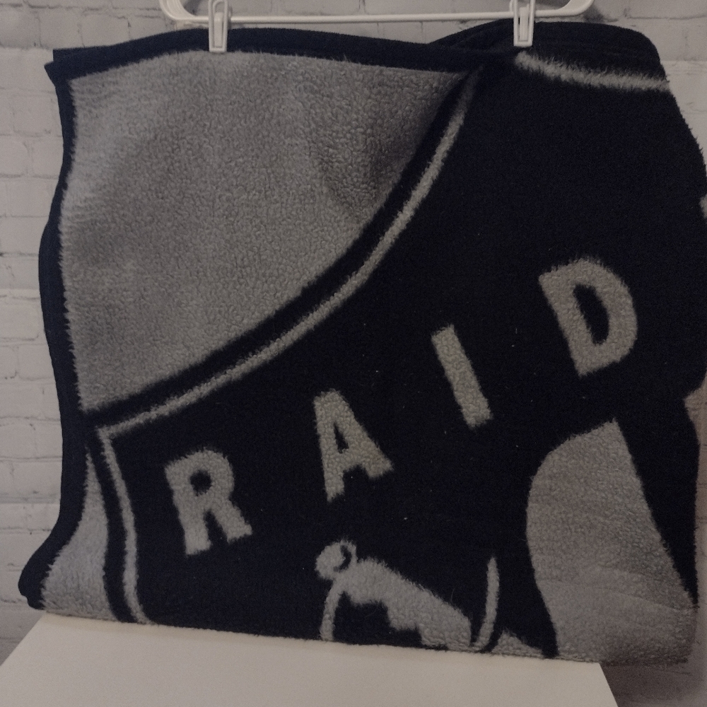 NFL Vintage Raiders Blanket - Picture 2 of 5